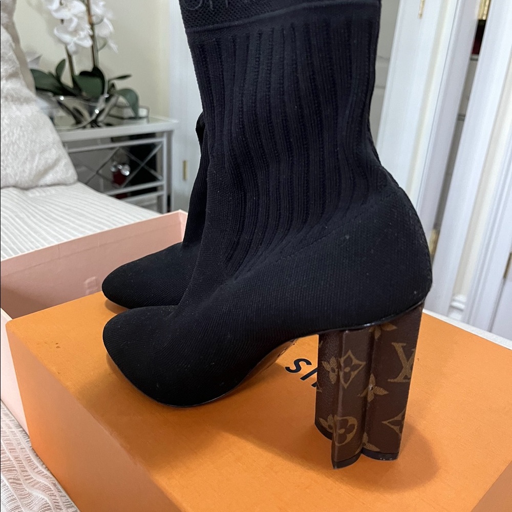 100 % authentic LV boots 👢